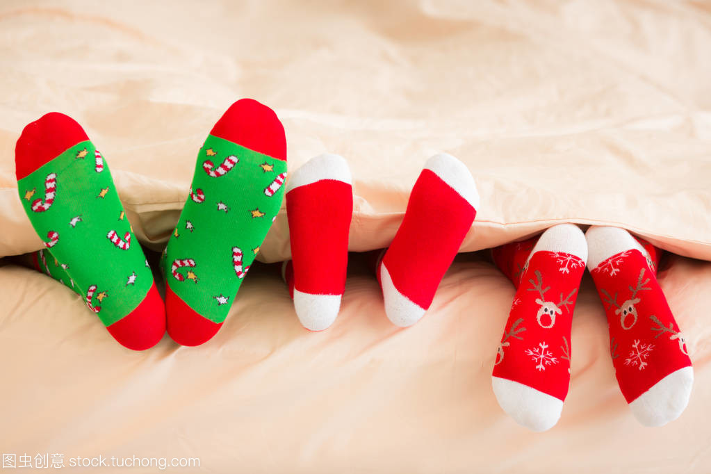 三雙腳溫暖的襪子