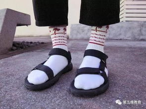 英文閱讀 襪子搭涼鞋 失禮 如何成為主流