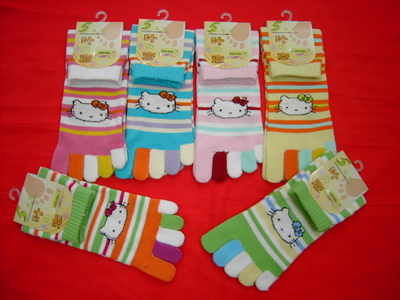 全球紡織網 中山科達襪業電腦提花五指襪產品展示